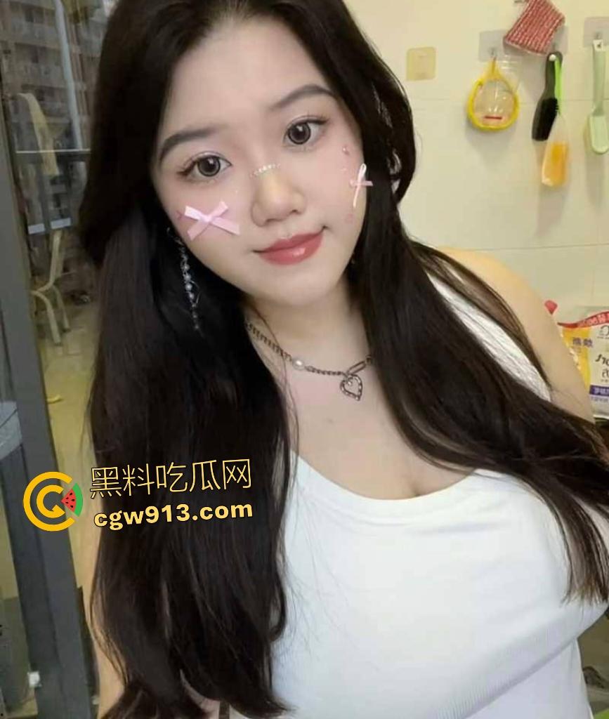 快手巨乳【小胖妹】,肥臀嫩鲍用粗手指插逼狂流水,穿着黑丝拍自己的奶子不嫌痛,这坦克是真耐造啊!-2