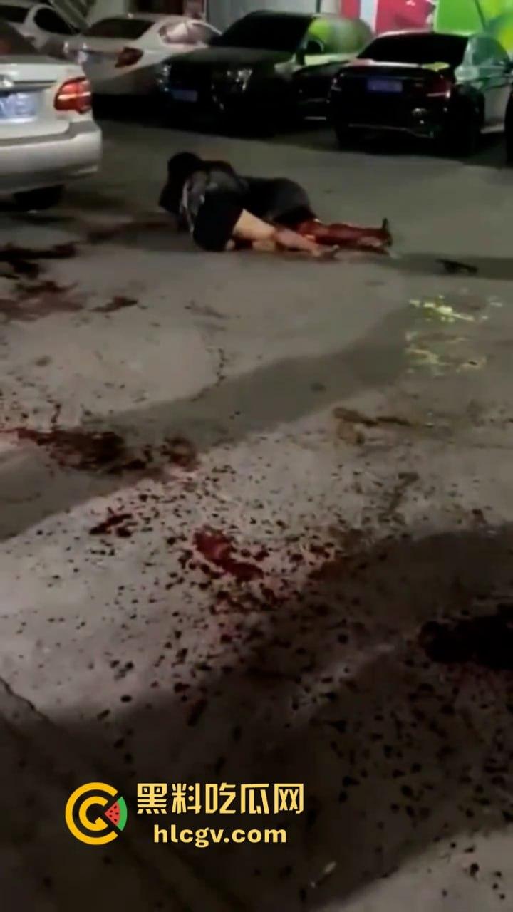 褔建老婊子爱上无情狗男人 申请转正失败还被打 含恨挥刀嘎了男人腰子 血溅当场-9