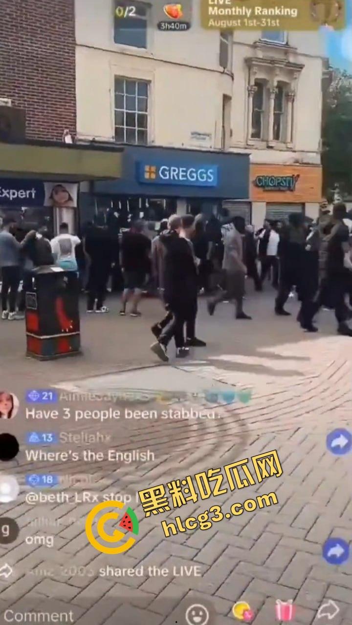 英国移民集会冲突升级：武装移民群体街头抗议引发暴力冲突！-1