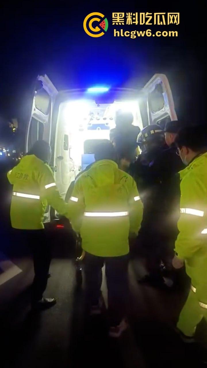 河南网红【王饱饱】与自养宠物狗野生交配不慎卡逼 送医路上怕出名崩溃跳车 现场视频流出！-6