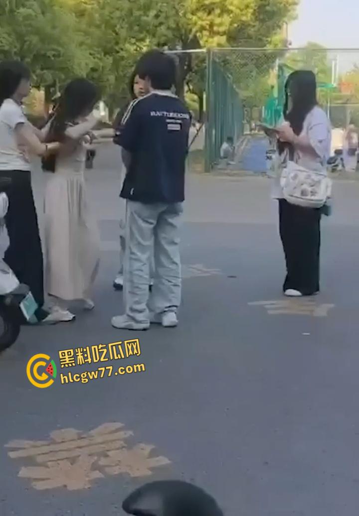 滁州学院渣男花心翻车，女友当众耳光伺候，360度捉奸现场嗨爆全网！-6