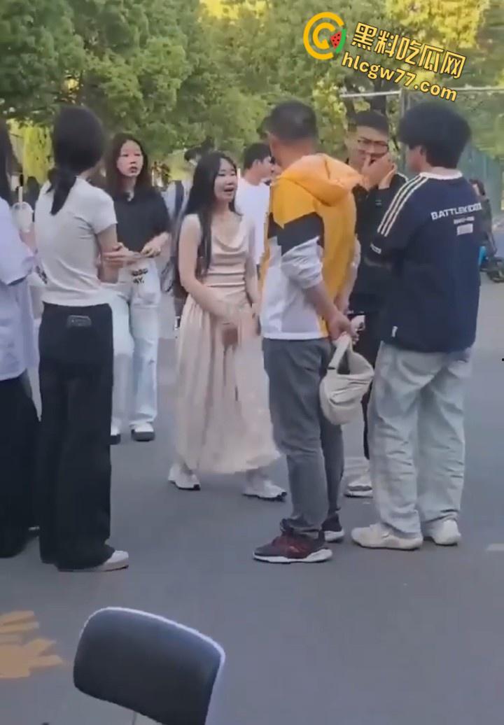 滁州学院渣男花心翻车，女友当众耳光伺候，360度捉奸现场嗨爆全网！-7