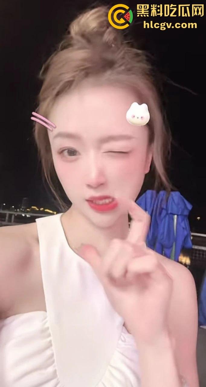 有钱真好!抖音网红博主【蜜桃】为金主定制洗澡自慰视频遭泄露 全裸跳舞真骚啊!-2