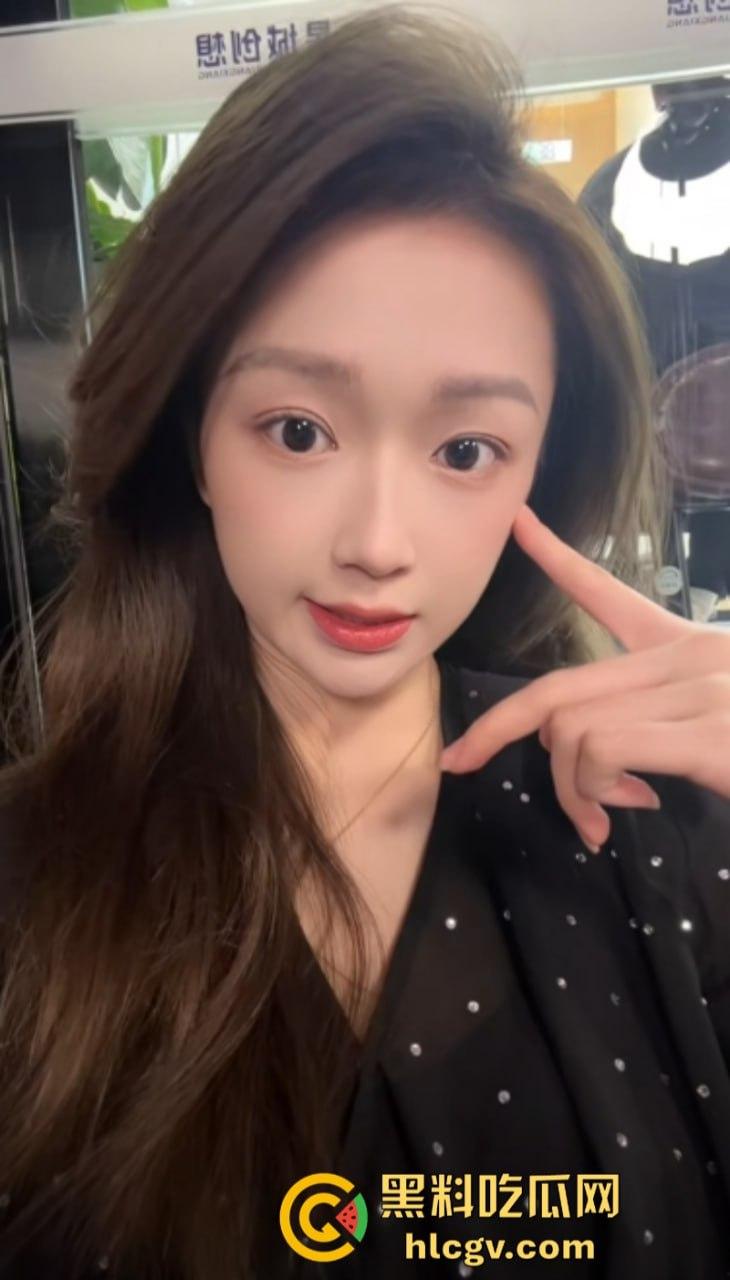 有钱真好!抖音网红博主【蜜桃】为金主定制洗澡自慰视频遭泄露 全裸跳舞真骚啊!-6