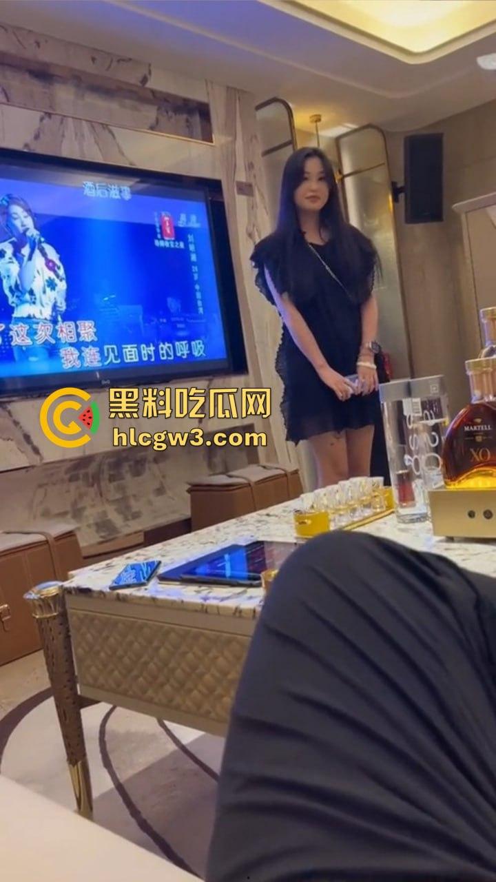 土方老板的年底选妃大会,工程款一结小曲一响,百位爱妃齐B短裙排队上场,各个身材火辣骚浪到极致!-7