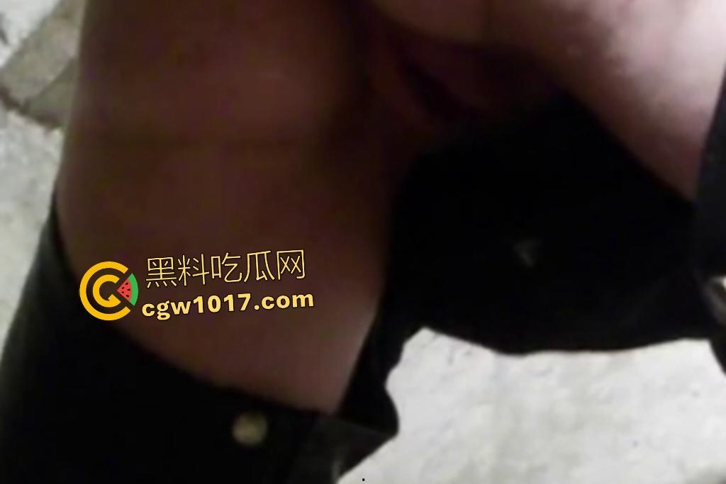 女主人用骚逼安慰发情马儿,大鸡巴插几分钟射精,戴套不过瘾还要换马射满子宫,马儿心想:就插这么点,跟我玩呢!-7