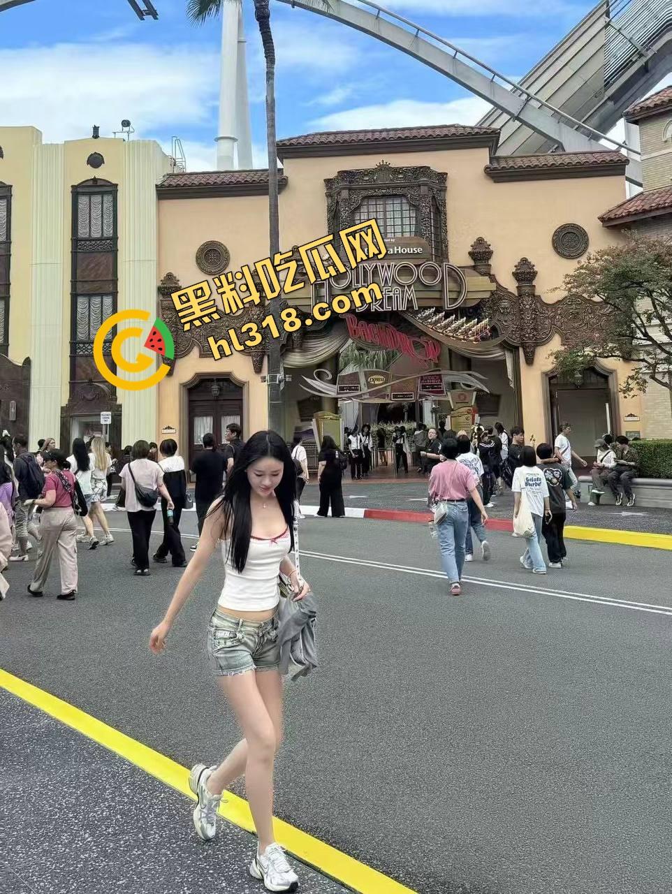 健身房高能活春宫,女的倒挂哑铃杠上被猛操,女的当人体沙袋,教练掏出鸡巴开干,操到断力叫不出声!-7