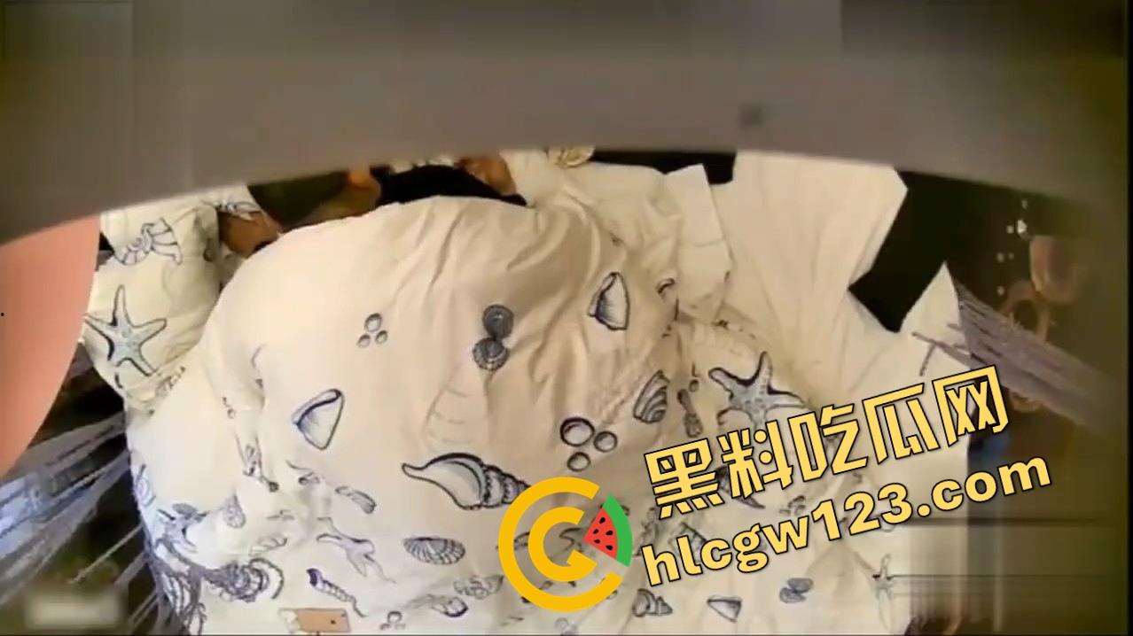 民宿开房无套爆操啪啪啪啪正激烈,换姿势换到发现针孔摄像头,女的还没高潮,摄像头先翻车!-8