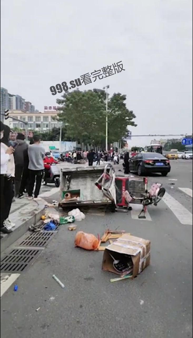 又见马路女杀手!监控拍下可怕一幕-1