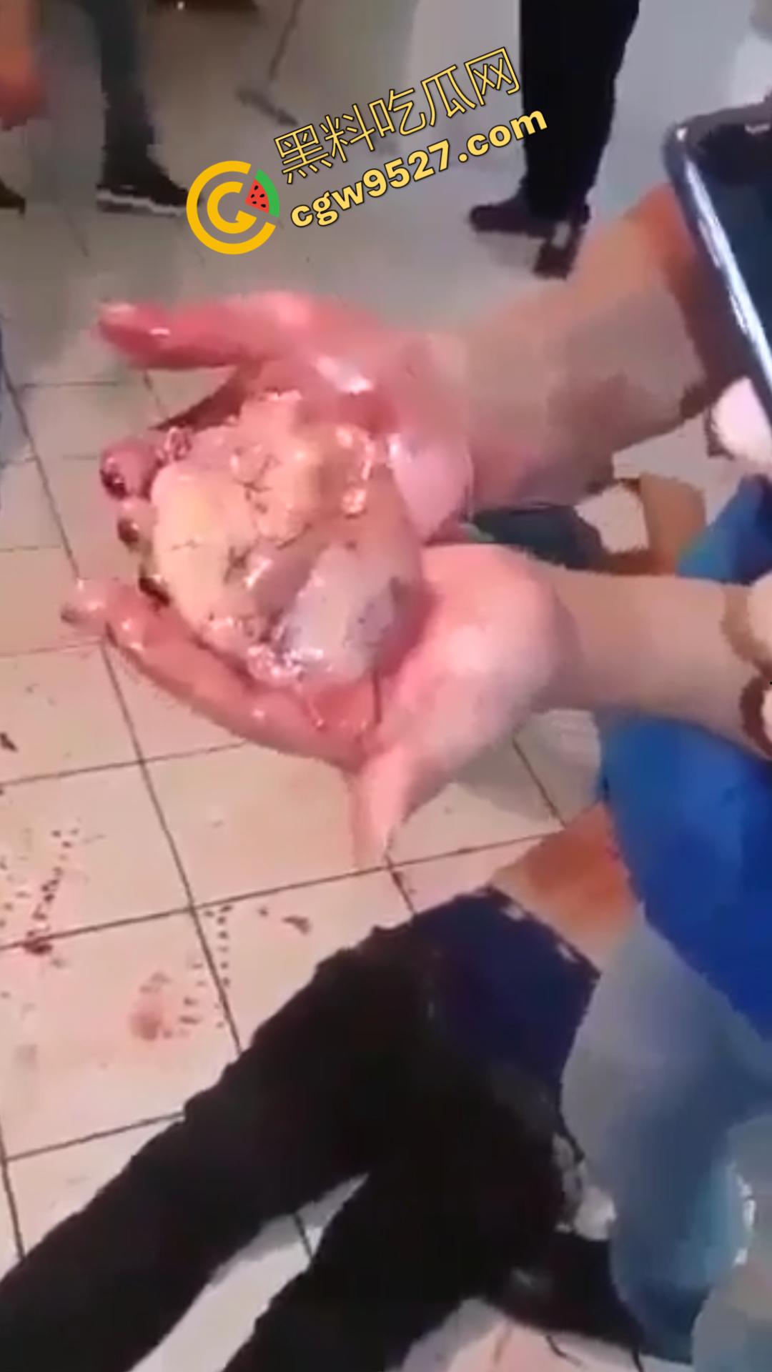 墨西哥毒枭血腥盛宴！场挖开心脏，还在跳动，把头割下来当球踢，现场血流成河，胆小者勿入！-1