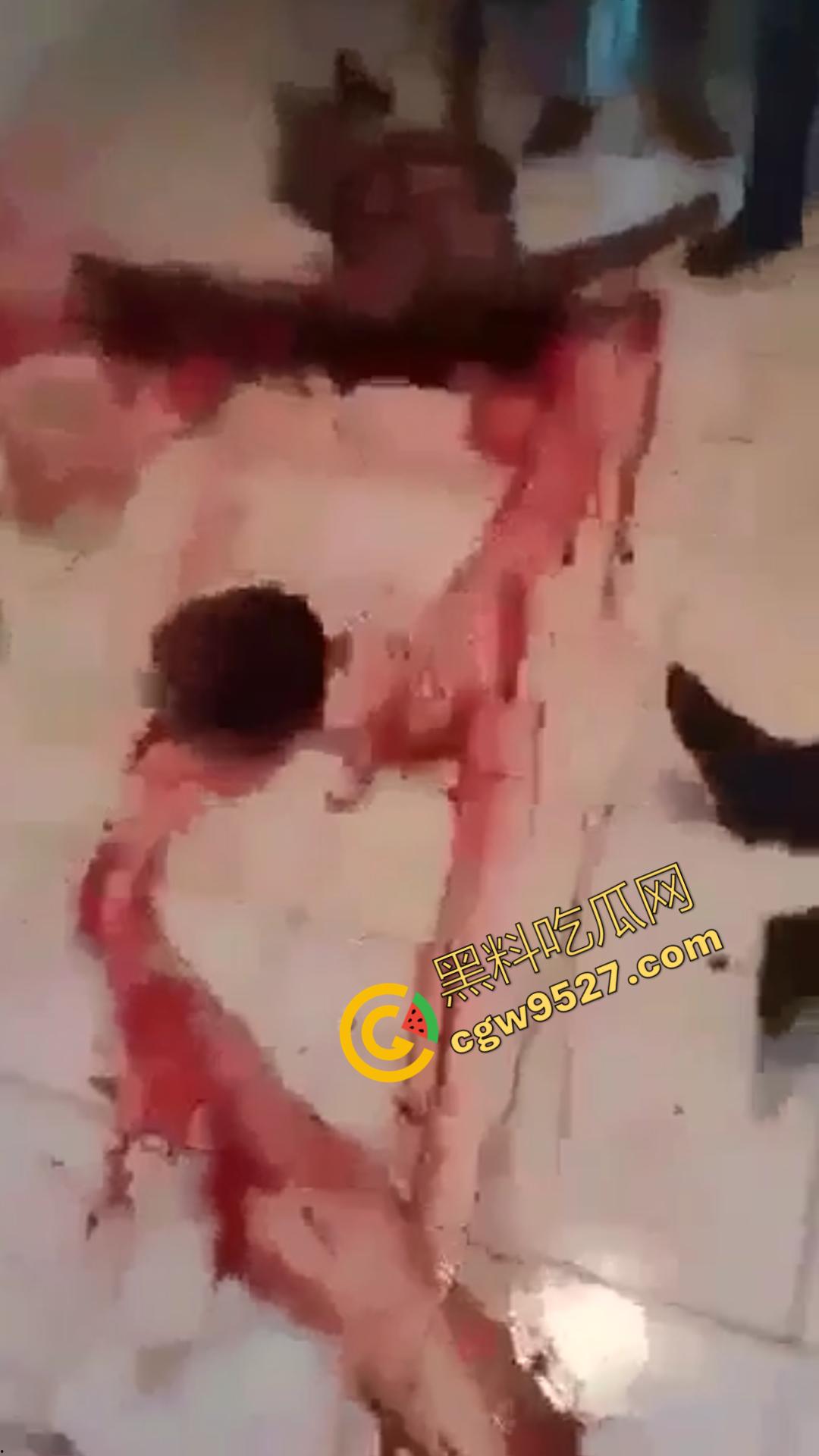 墨西哥毒枭血腥盛宴！场挖开心脏，还在跳动，把头割下来当球踢，现场血流成河，胆小者勿入！-5