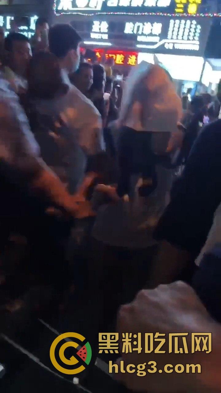 8.15海口抓嫖事件:爱赌的爸、生病的妈、上学的弟,破碎的她还有谁能帮?该管的不管,该抓的不抓!-6