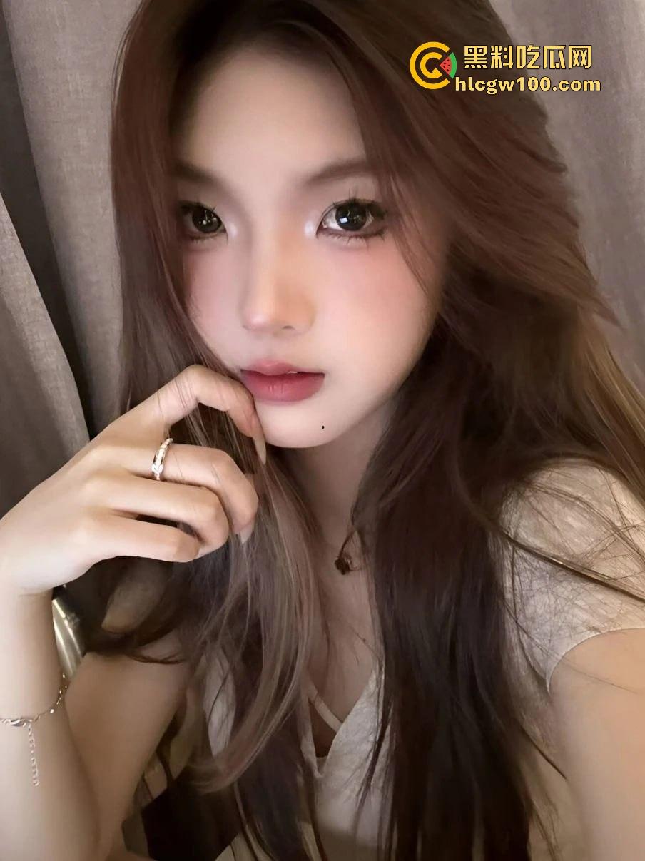 四川成都21岁美少女【林意如】多段大尺度视频外泄,清纯表面下的骚浪让人顶不住,男朋友看了估计会直接裂开!-1