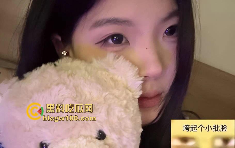 四川成都21岁美少女【林意如】多段大尺度视频外泄,清纯表面下的骚浪让人顶不住,男朋友看了估计会直接裂开!-2