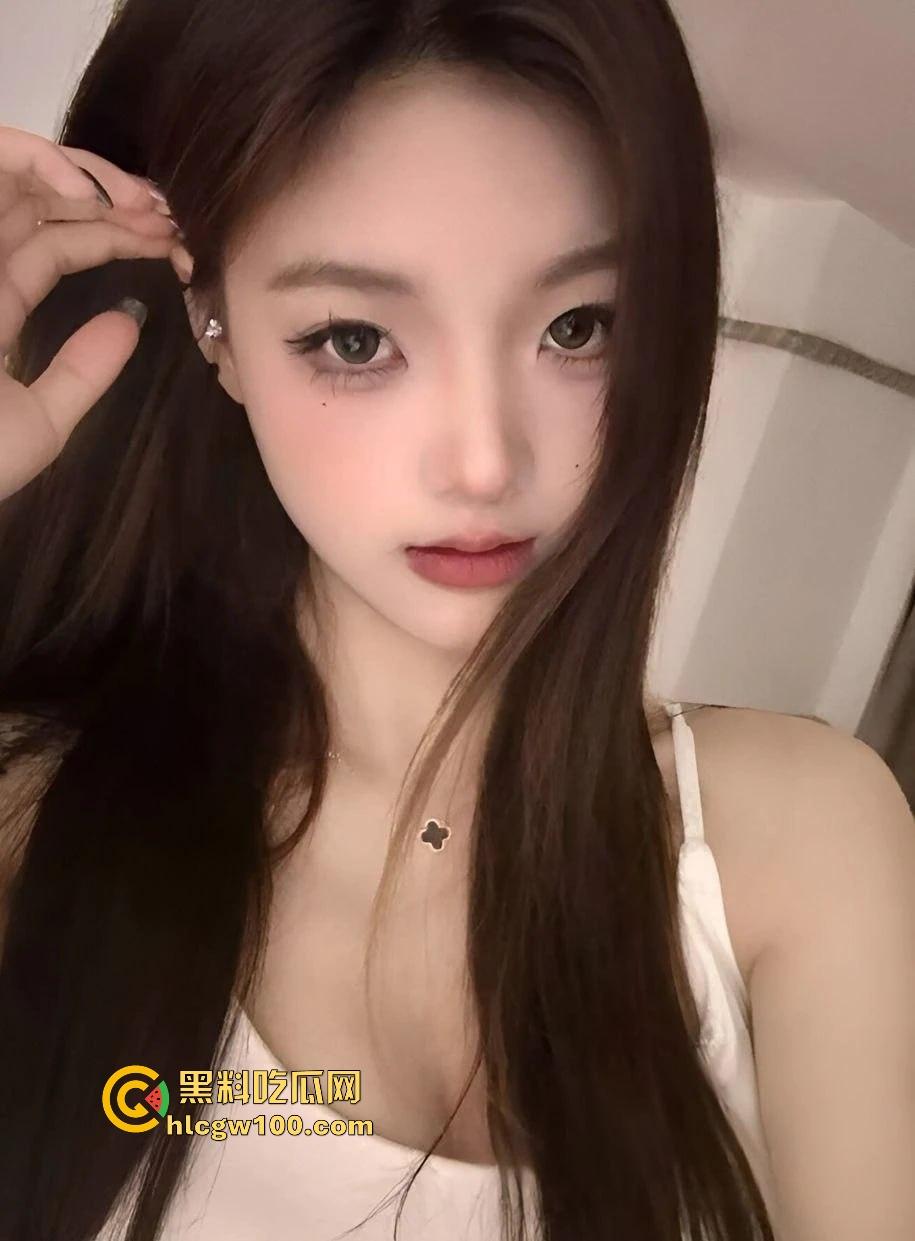 四川成都21岁美少女【林意如】多段大尺度视频外泄,清纯表面下的骚浪让人顶不住,男朋友看了估计会直接裂开!-3