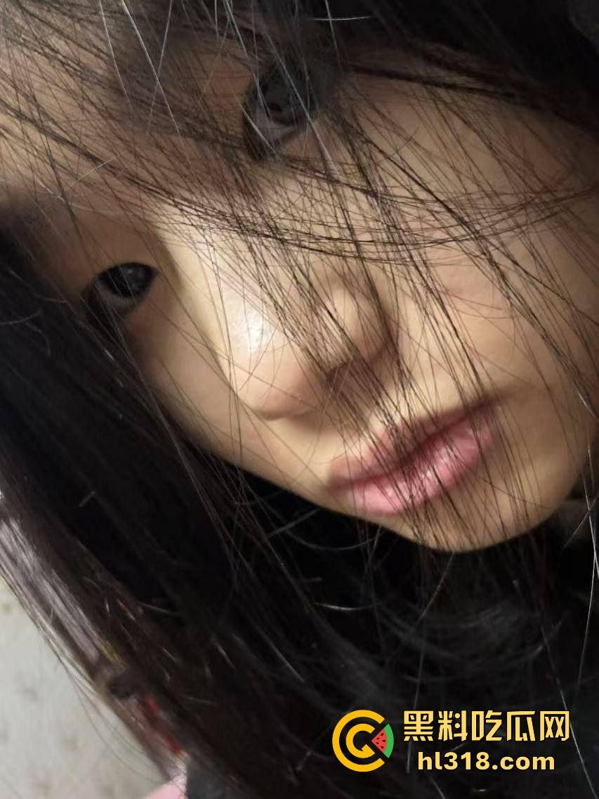 泉州职业学院乖巧学妹【陈爱婷】网调视频被渣男外泄 ,逼脸同框高清自拍,纯情少女沦为黄网贴吧红人!-1