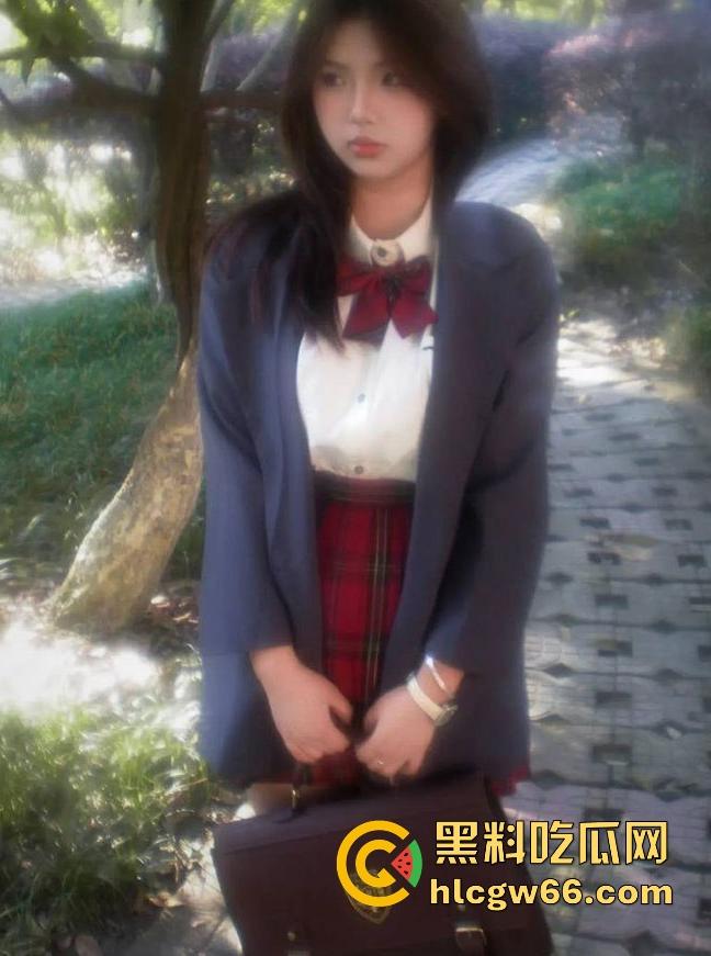 抖音天生荡妇圣体【宣宣】被网调教自慰 爆扣大黑木耳揉捏黑珍珠奶头 这逼一看就平时没少挨炮啊！-5