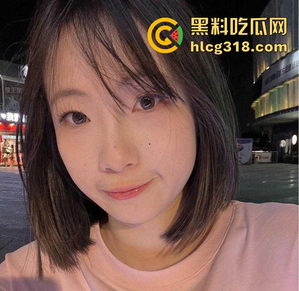 湖南师范学院【黎思瑶】清纯反差萝莉巨乳学妹 刚上大一就被学长拿下 撅着翘臀被无套抽插 ！-4