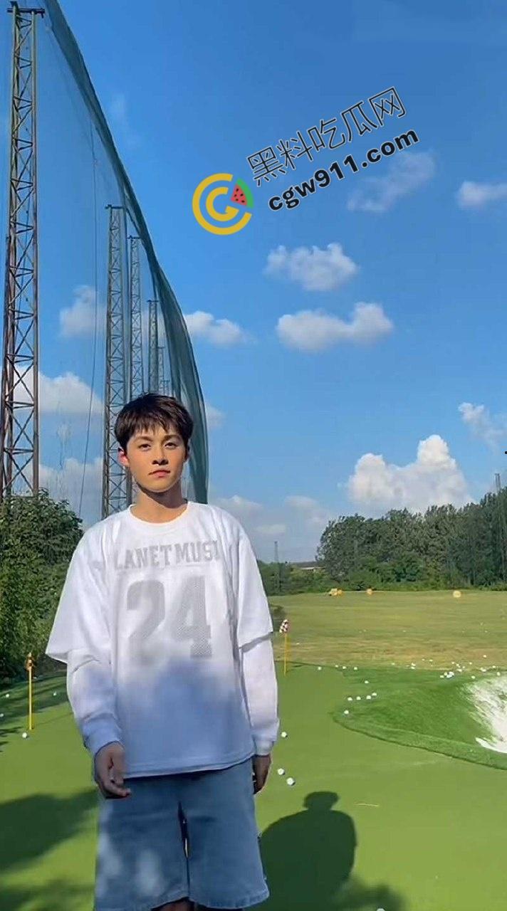 变形记富二代男主【黄润秋】淫乱私生活被女友【孟可佳】曝光！恋爱期间出轨酒吧当众接吻，性爱视频传遍全网！-2