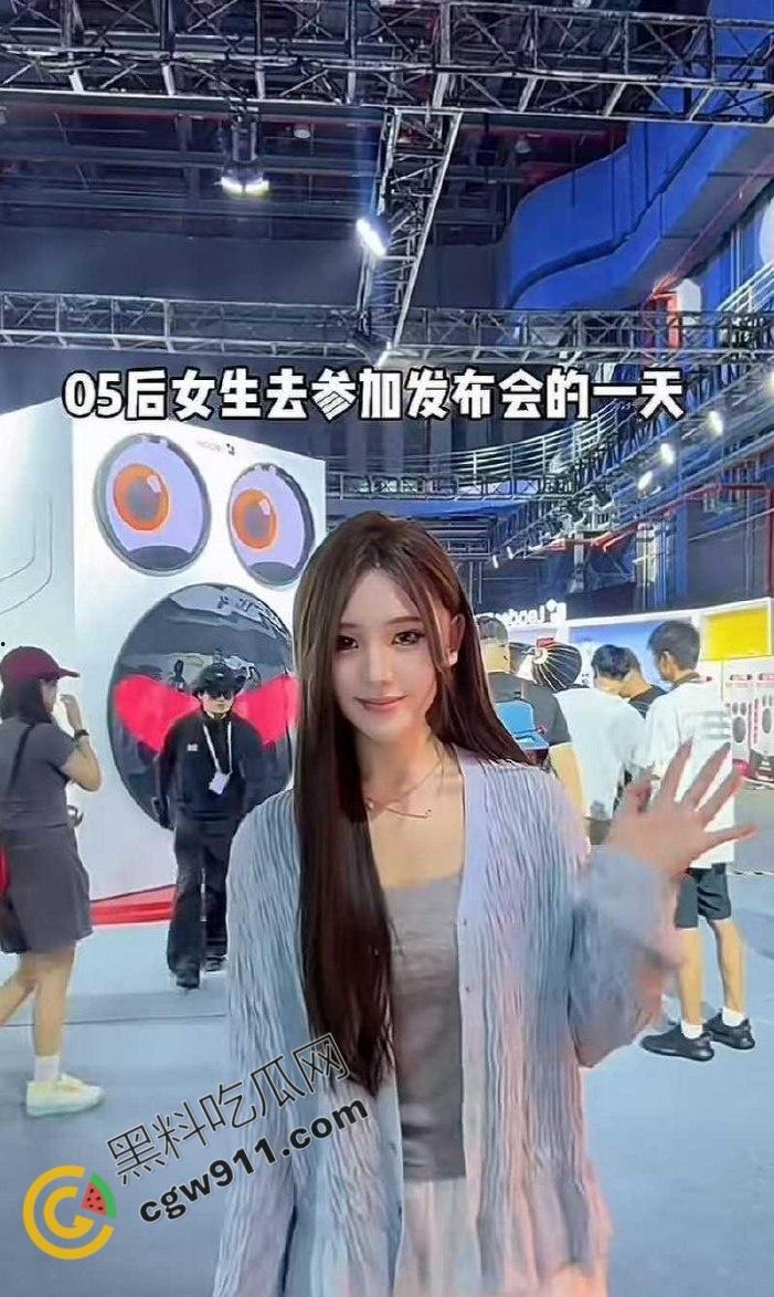 变形记富二代男主【黄润秋】淫乱私生活被女友【孟可佳】曝光！恋爱期间出轨酒吧当众接吻，性爱视频传遍全网！-10