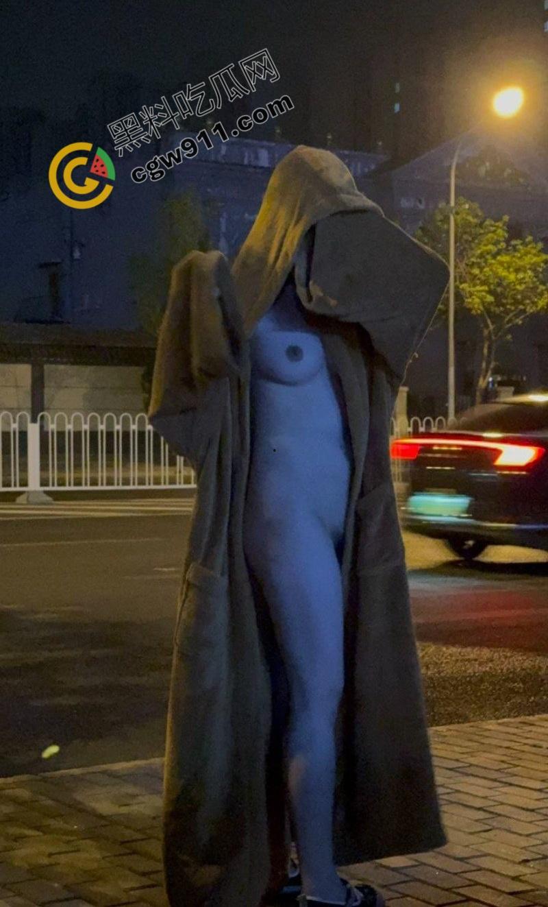 上海交通大学眼镜妹【胡丽敏】户外各种极限露出，翘臀巨乳 粉嫩肥穴被爆操，淫水狂流不止-10