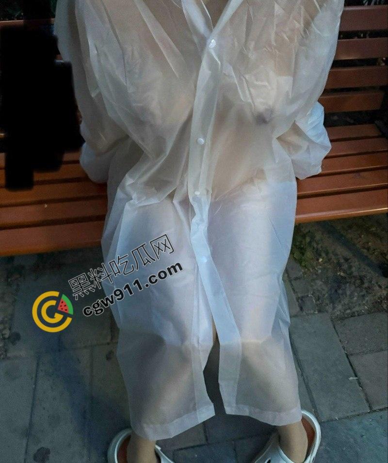 上海交通大学眼镜妹【胡丽敏】户外各种极限露出，翘臀巨乳 粉嫩肥穴被爆操，淫水狂流不止-15