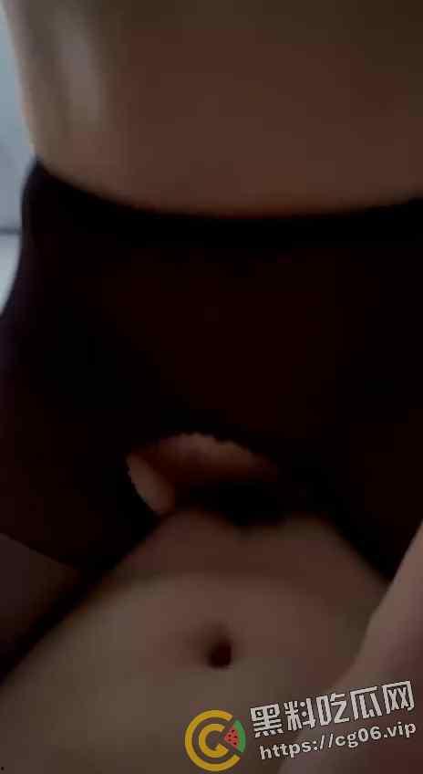 低配版战鹰！青岛珠宝售货员【郑敏】背着老公酒店1v4 还录下做爱视频发给闺蜜老公 反差婊界的抽象大师-6