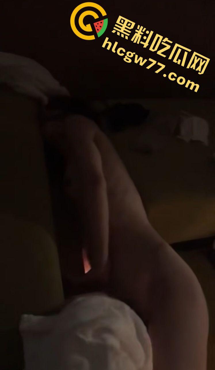 东京真实老师约炮视频！痴女教师被屌丝男调教到抽搐，用B开啤酒瓶盖，不愧是岛国老师！-3