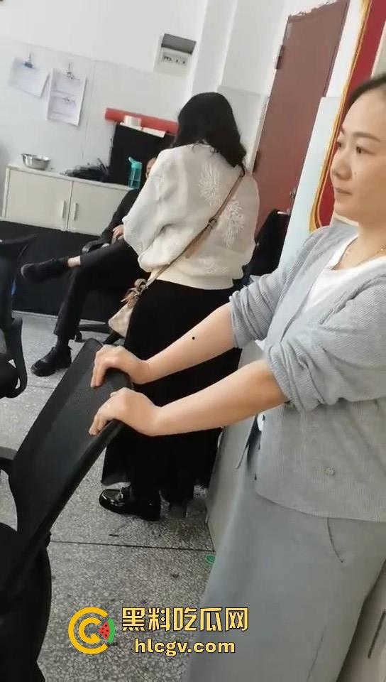 宜宾江安教师事件闹大！县政府限制老师自由，管教书的，放任直播傻逼？-3