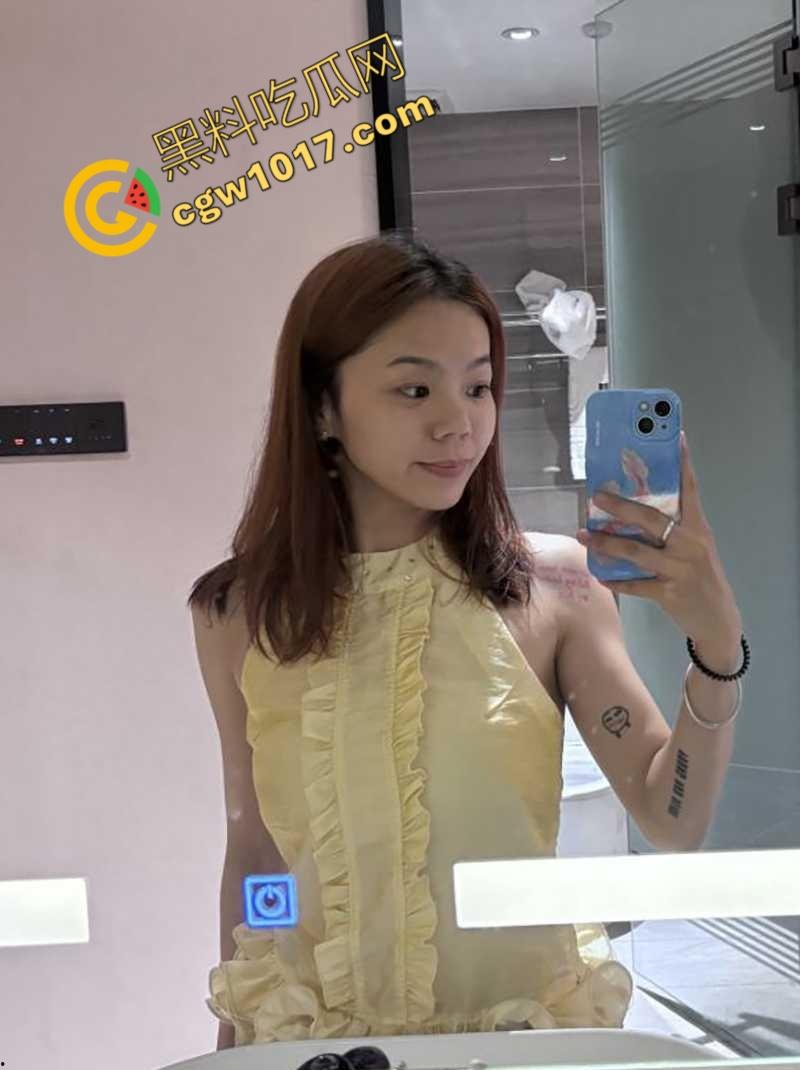 四川极品短发小少妇【汪梦霏】喜欢镜前做爱！边交欢边拍自己淫态，玩裸聊举奶挑逗，全程露脸表情骚极！-1