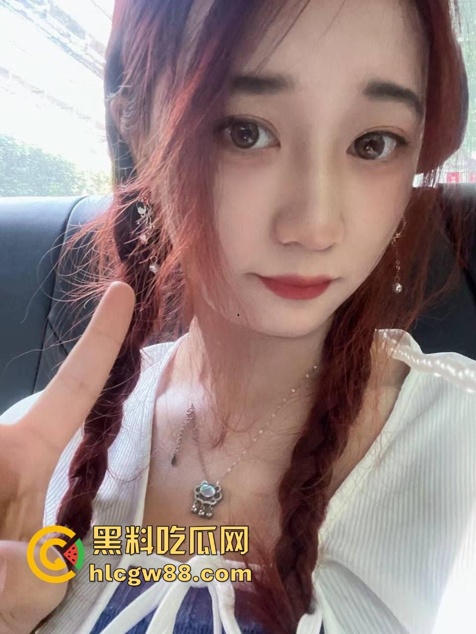 上海交通大学『周奕』反差骚母狗在酒店被丢床上爆操，激情打桩到失神，内射小穴表情太淫荡！-1