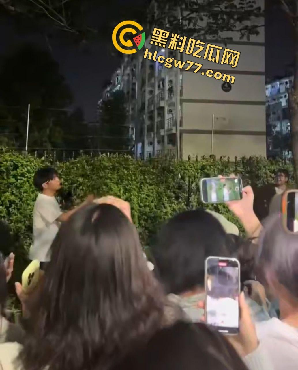 昨晚宣城高中楼下惊天大瓜！纯情男被嫌痘脸甩，闺蜜推新欢，哭瘫宿舍楼下成青春疼痛神剧！-4