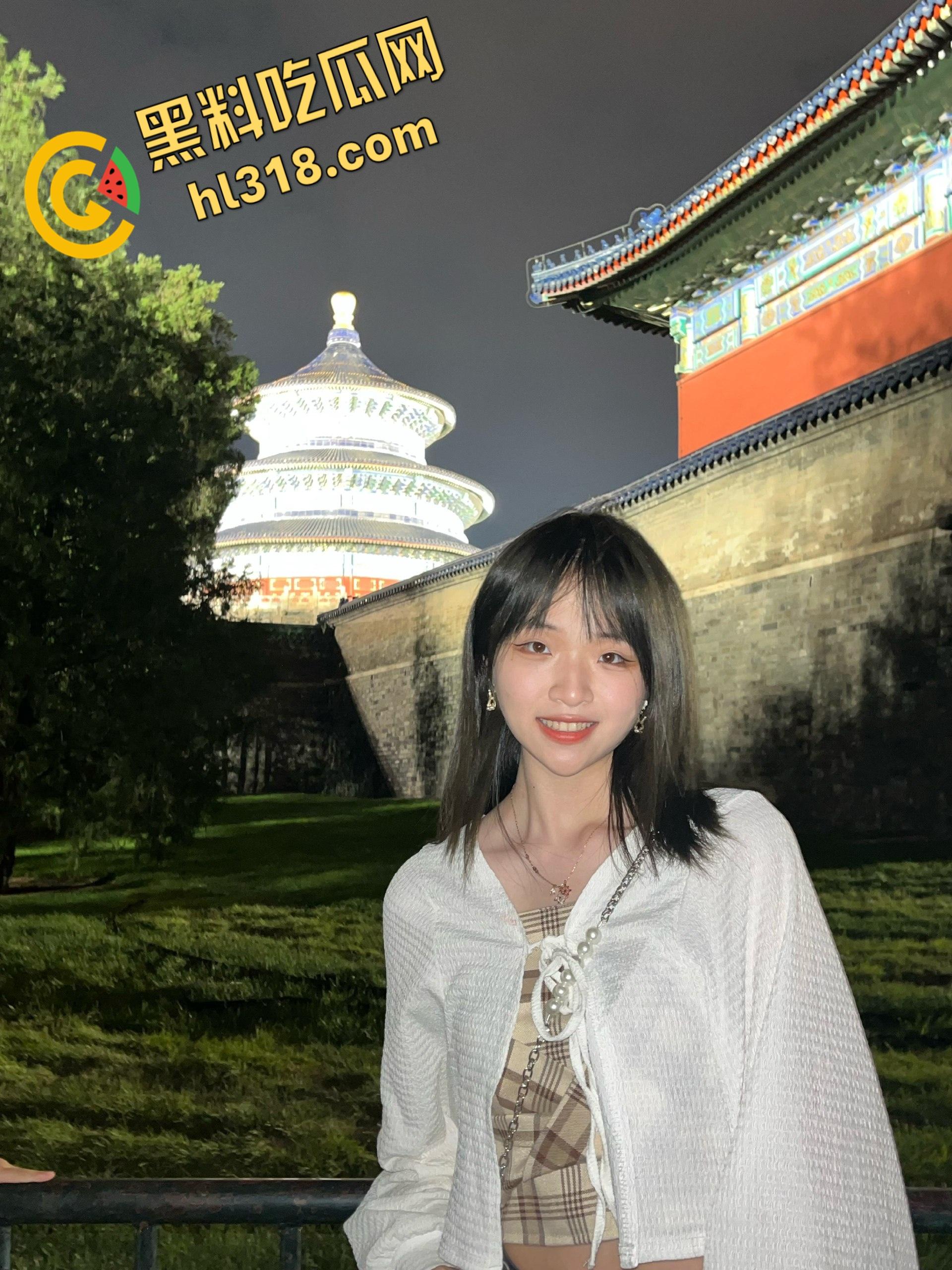 贵州遵义气质女友【王萍娟】，多次劈腿男友酒吧约炮，红色情趣睡衣无套后入，颜射口爆吞精泄愤 ！-1