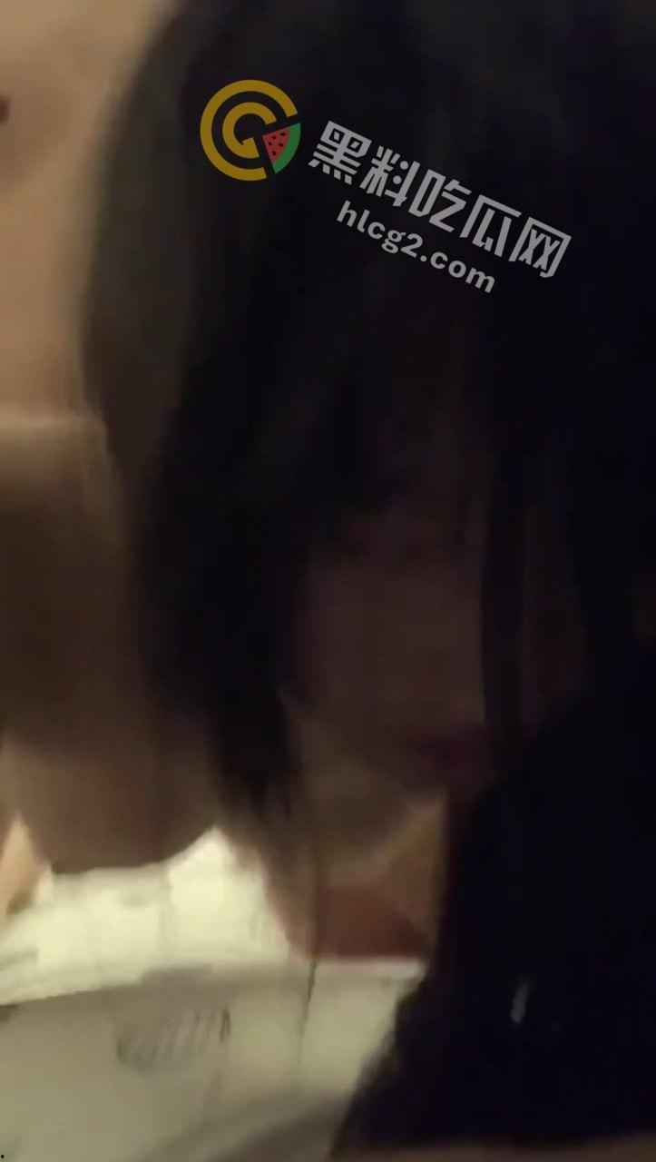 青岛高三美术生「周若南」被黑皮体育生操到叫爸爸，顶级颜值身材暴露！-9