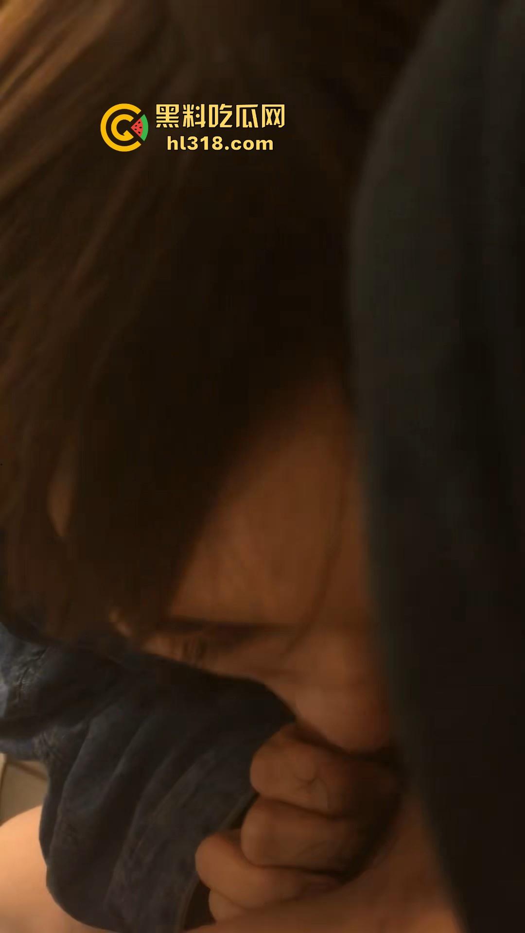 商场试衣间再现口交性爱，肉丝美女露脸深情舔屌，疯狂展示精湛口技榨精，娇喘淫靡销魂！-8