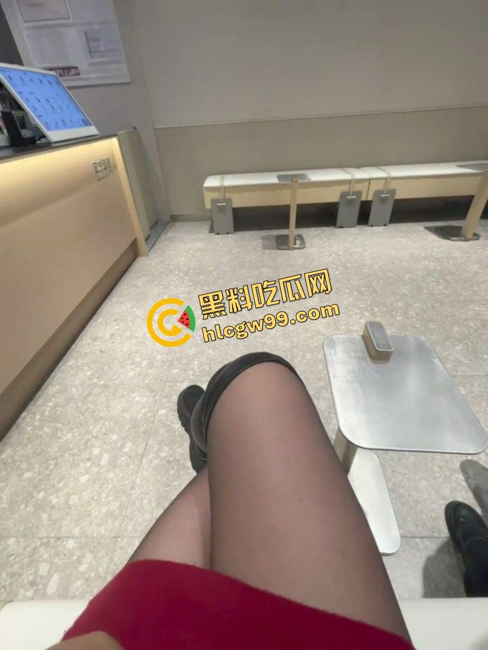 江苏徐州肉感大雷少妇【罗丽娟】大骚逼上演刺激摸奶，酒店全裸暴插淫穴骚叫不停！独家曝光流出！-4