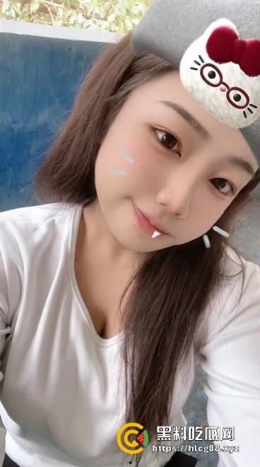 网友60块买快手小网红【茉姑娘】不雅视频被坑惨，摸奶视频一堆连逼都没见着，这婊子曝光活该！-7