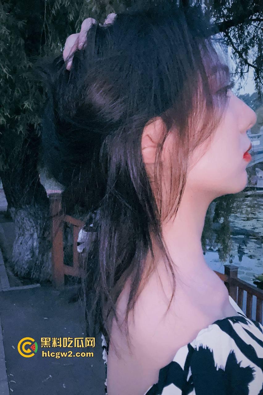 山西太原15中实习教师【童佳琪】骚浪视频泄露 私密视频中跪舔肉棒被操哭，娇喘浪叫浪得像条狗！-1