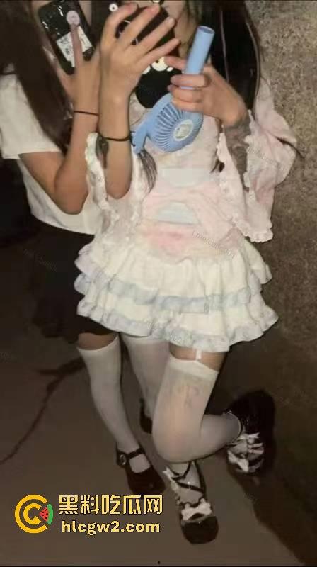 汕头骚鸡就业压力爆表 白天起步价150晚上200 嫩妹抱着价目表求大哥消费 粉丝赶紧进来吃福利！-2