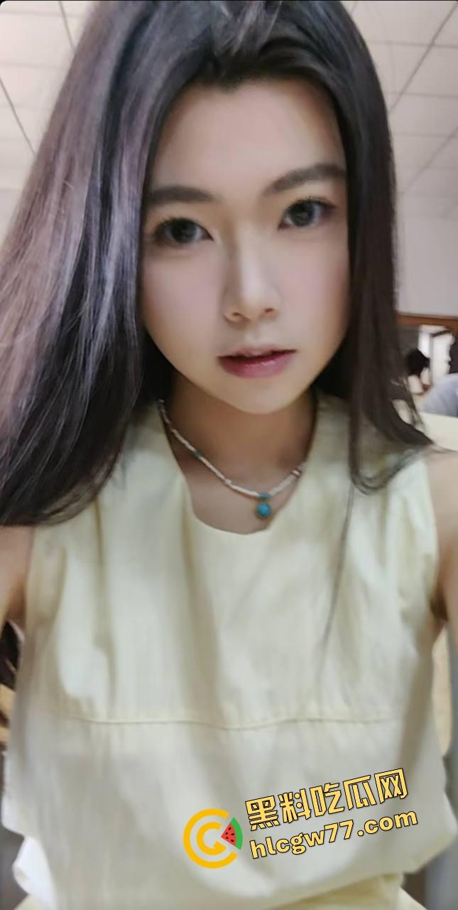 舔技封神『菜利瑜』私拍流出爆红，甜妹跪舔深喉变公共肉嘴，装乖现实舔J舔到射三次！-5