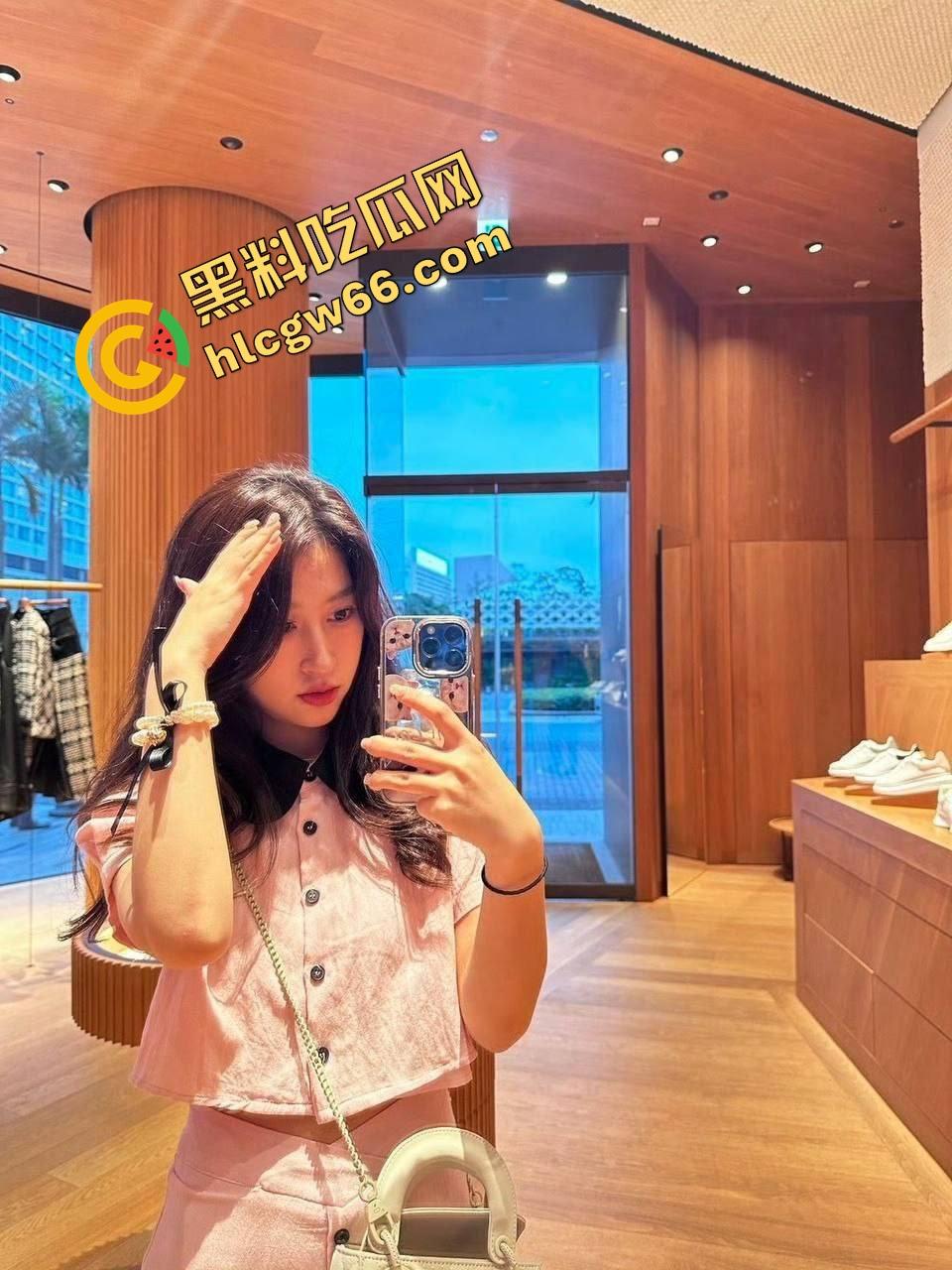 石家庄前女友【王沐沐】太顶了，火锅店老板娘身材火辣，嫩穴紧水多小穴一夹就射，口活舔到我腿软！-2