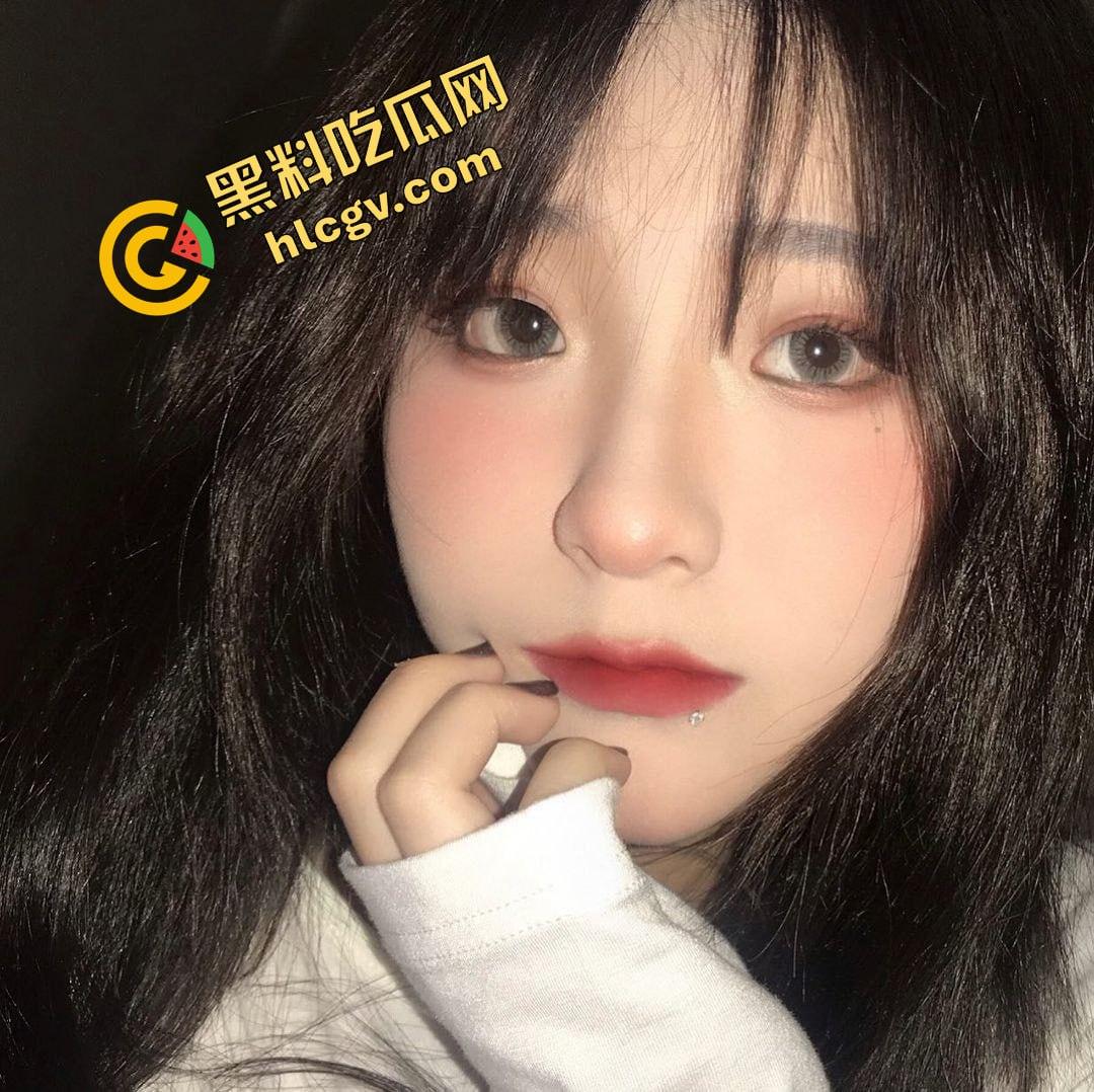 瓜友独家投稿曝光: 福建泉州02年骚鸡『肖萌萌』吃鸡狂魔 性生活混乱 与男友性爱视频外泄！-3