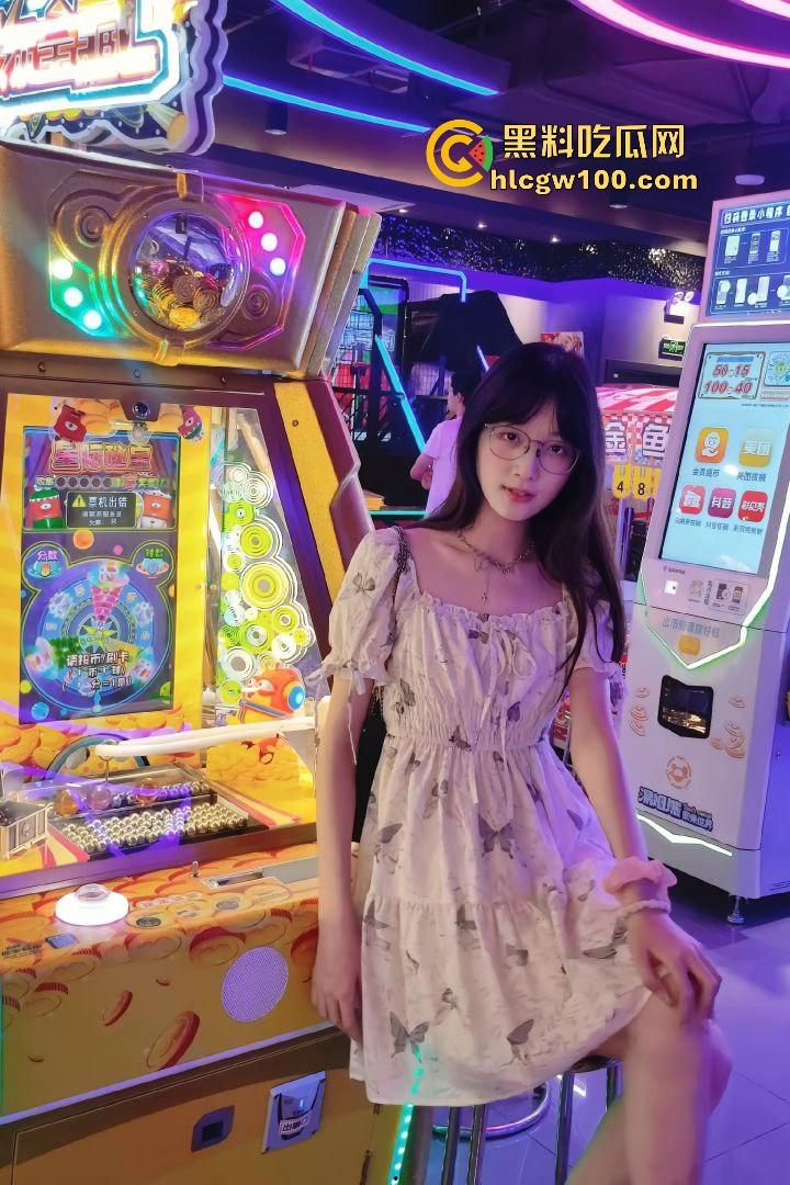 江苏南通大学眼镜妹反差婊【林惠婷】私下发骚床上抠逼，白浆粘液淫荡抠出！独家曝光流出！-3