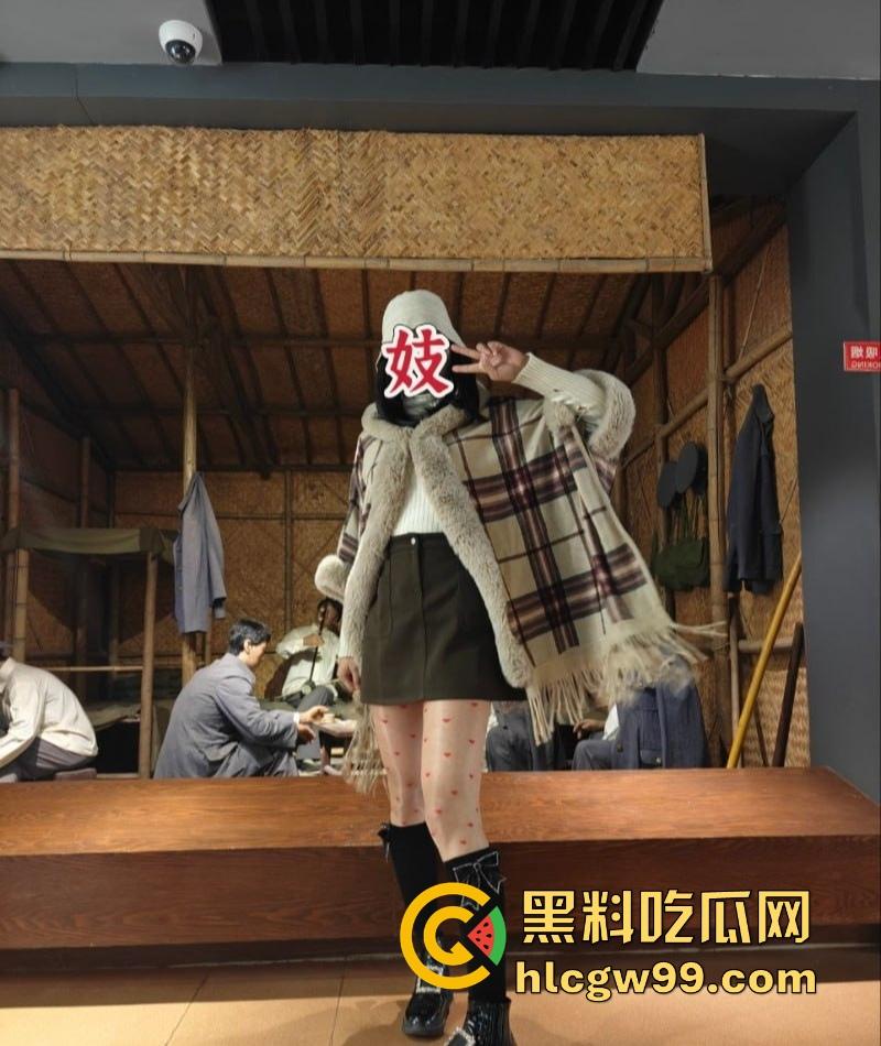 山东潍坊少妇快手网红【郑丹丹的丹】情人节约炮视频流出，姨妈期都要干，还不许炮友录像！-9