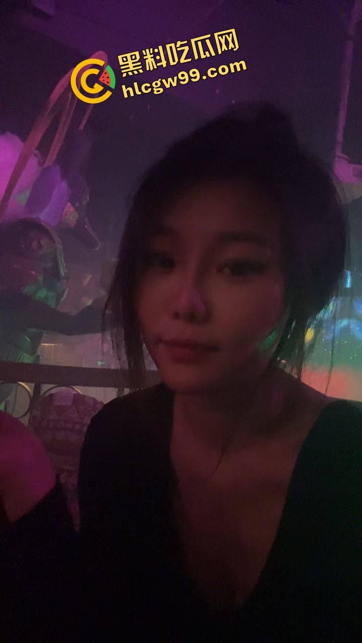 福州黄金甲夜总会卖淫女【郑燕】KTV工作完回乡报恩，约炮乡村大哥多体位爆干骚逼！-6