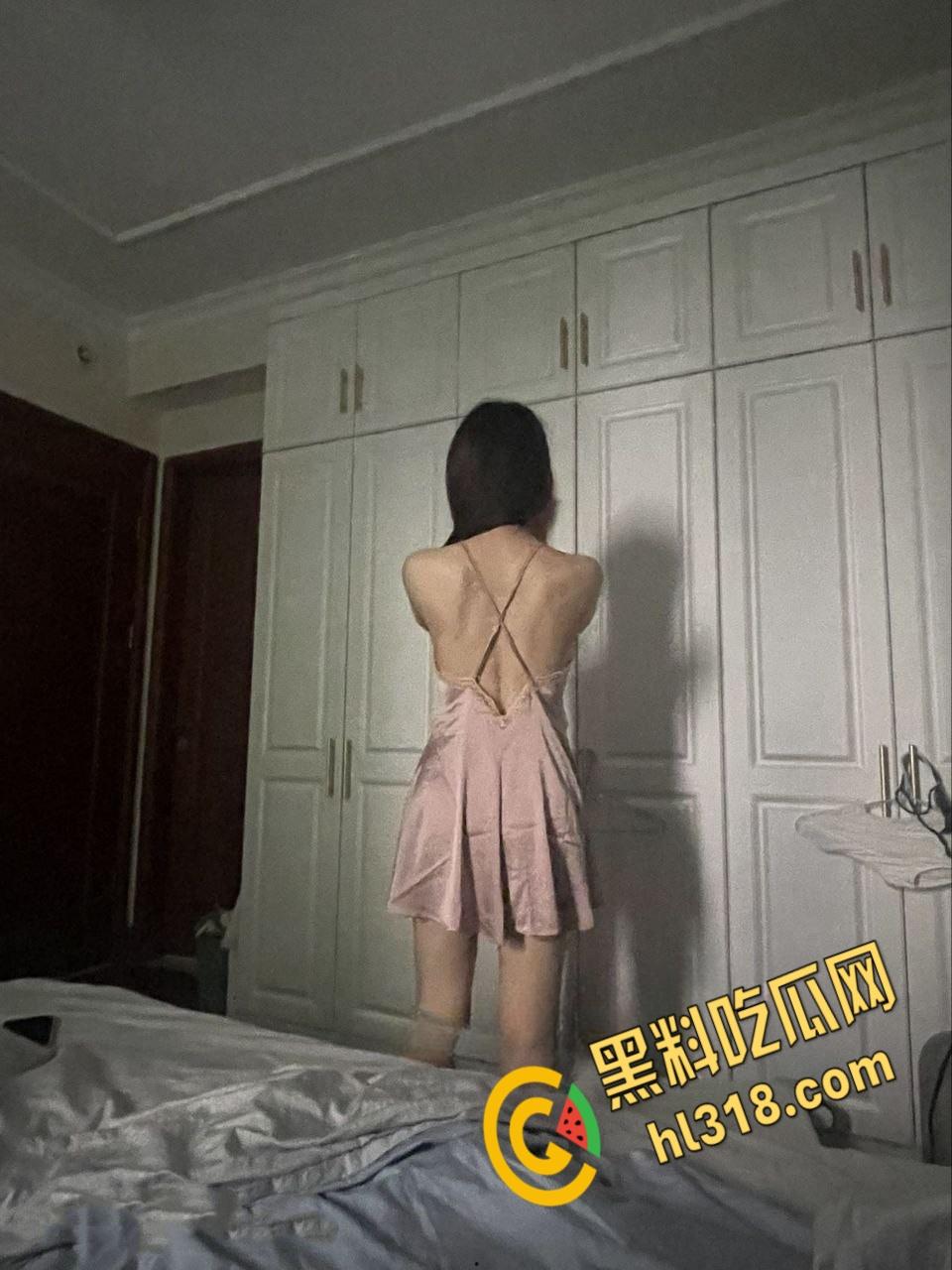 广西南宁极品模特【吴佳琪】，清纯反差性感身材，情趣黑丝翘着屁股口交，无套后入淫叫不止！-6