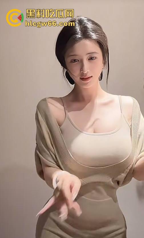 抖音极品性感巨乳网红【一只流氓兔】丰乳肥臀气质风骚 性感胴体充满诱惑力 约炮视频曝光流出！-3