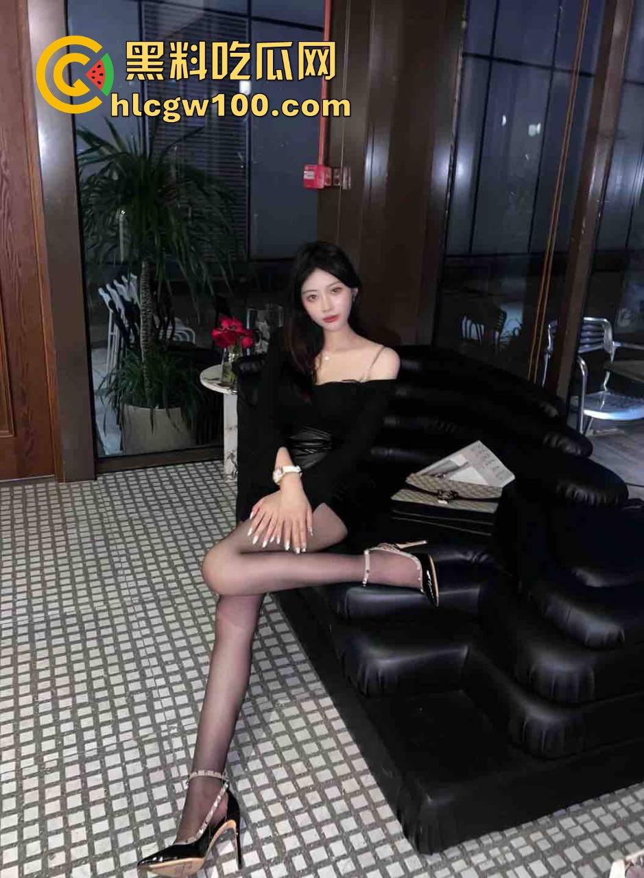 苏州32岁绿帽人妻【孙美】骚妻背后搞得风生水起，老公40岁妥妥绿帽大佬，宁愿看别人干她也不愿亲自动手！-1