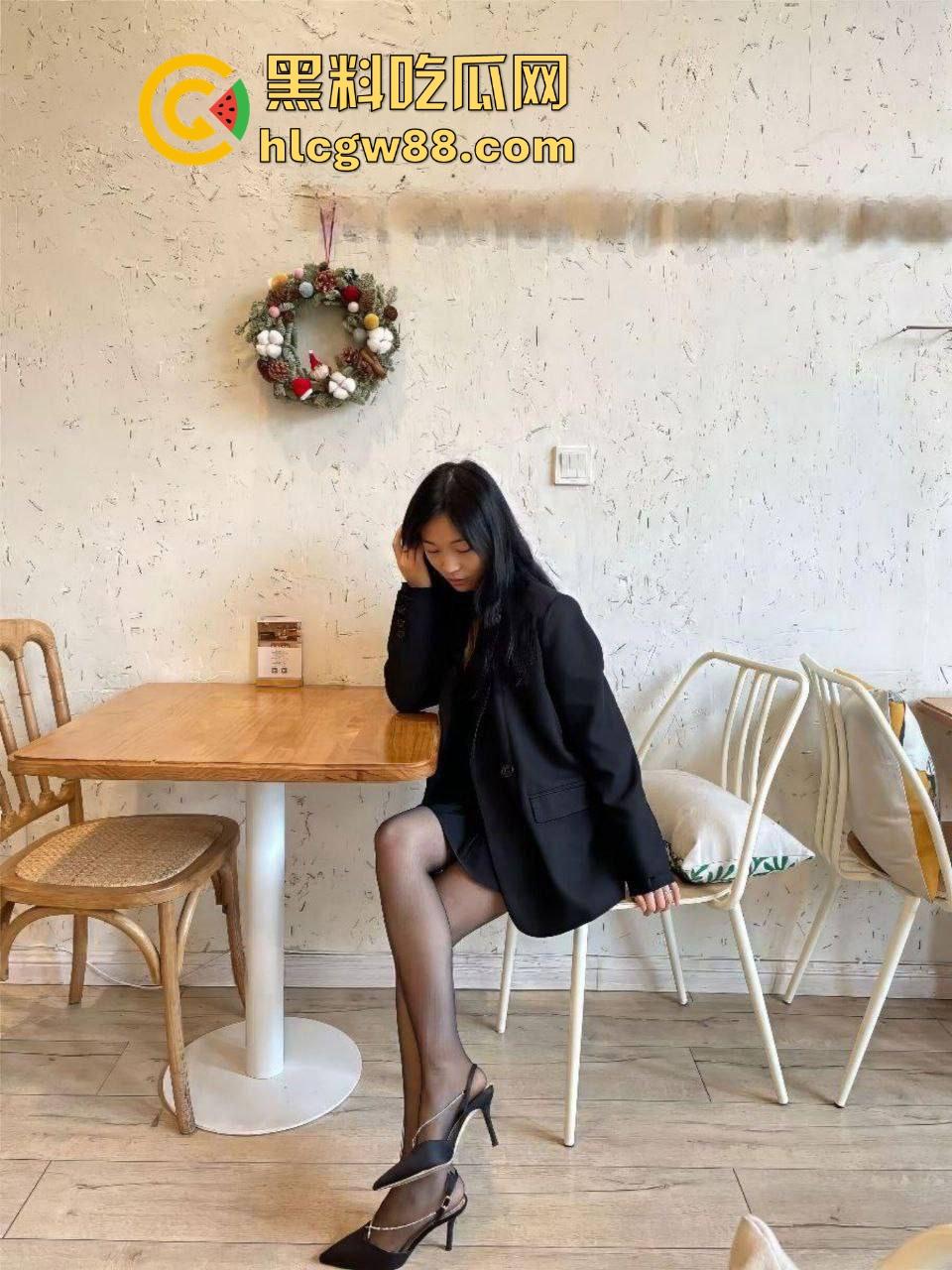 瓜友爆料！社交软件约炮健身女教练【林薇薇】已婚极品的骚少妇 背着老公偷吃无套后入 精液灌满骚穴。-5