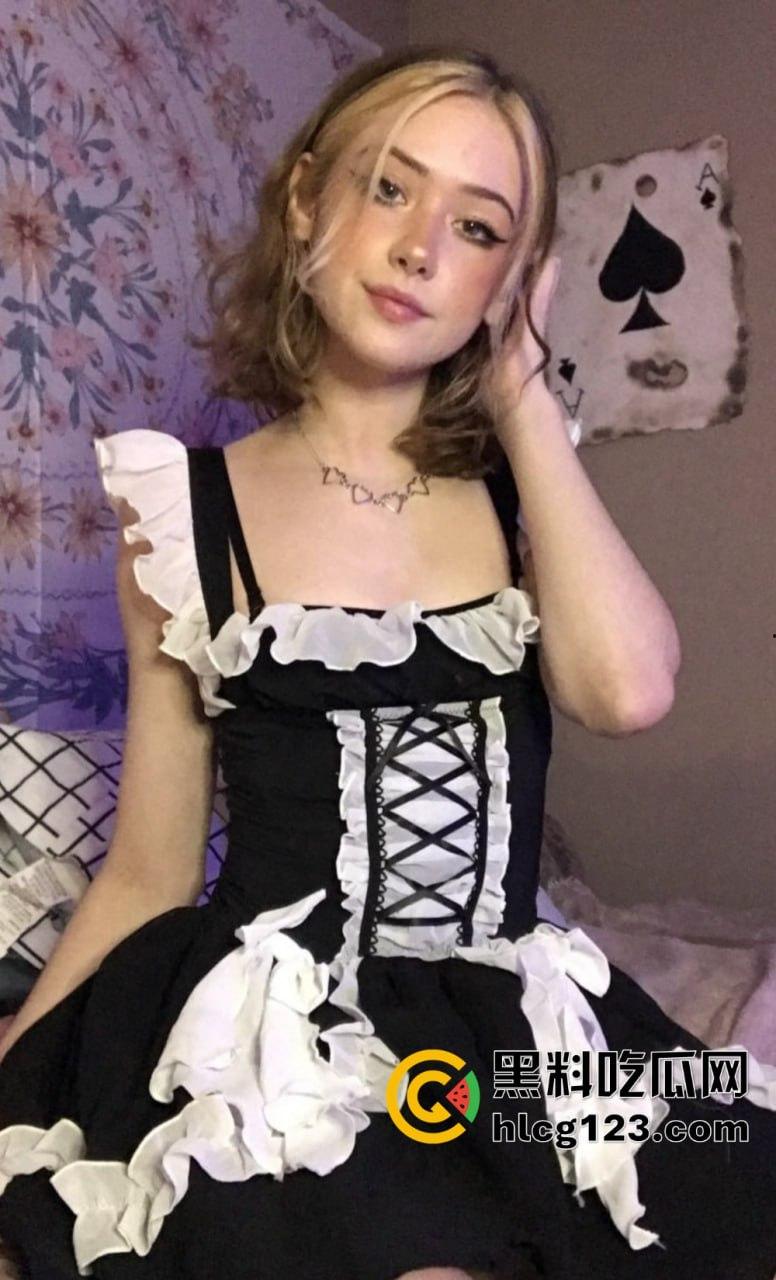 洋马BrattyDeath粉嫩小穴福利合集！胸虽小但绝对射爆，瓜友们别错过这波顶级福利！-33